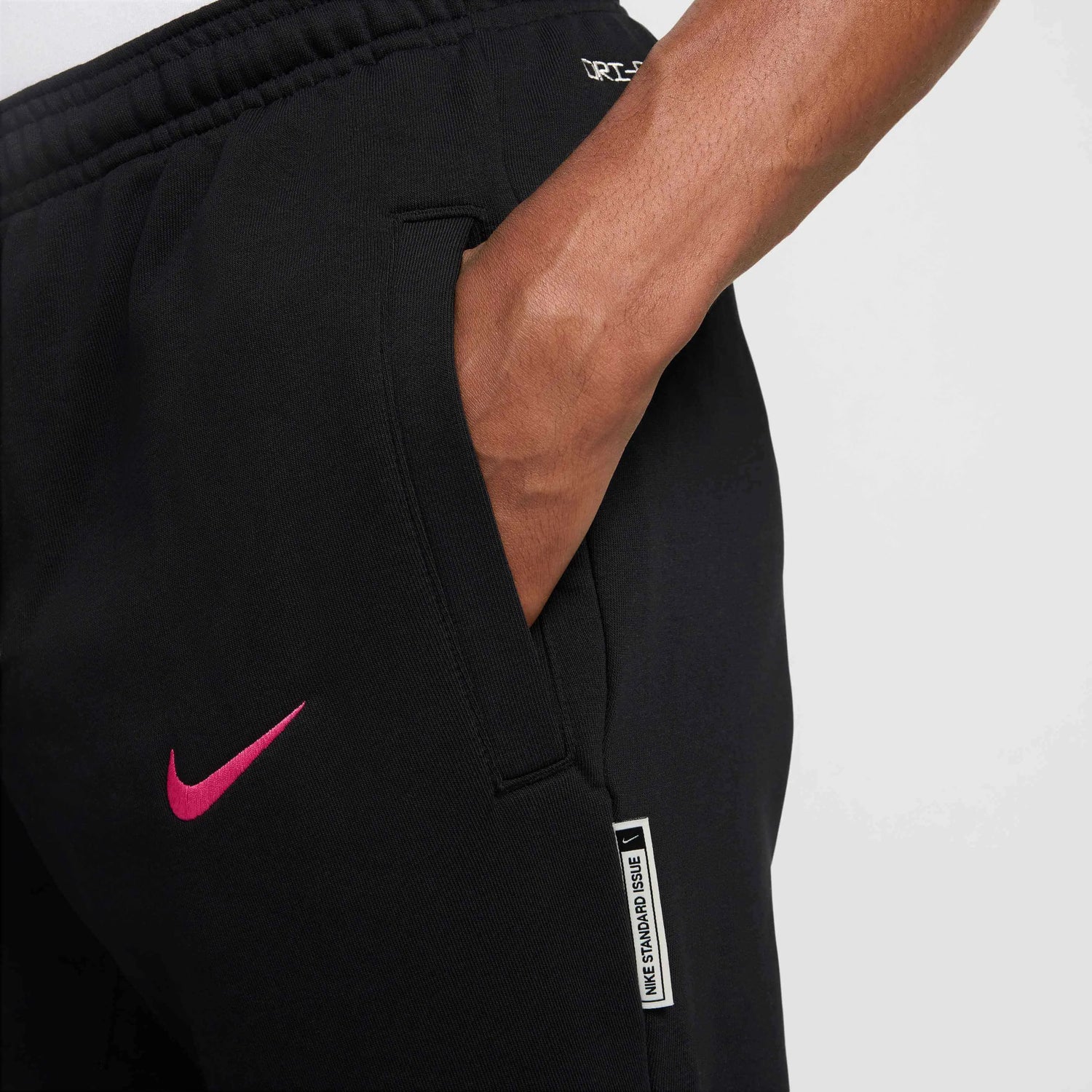 Nike 2024-25 Chelsea Men's Tapered Pants (Detail 1)