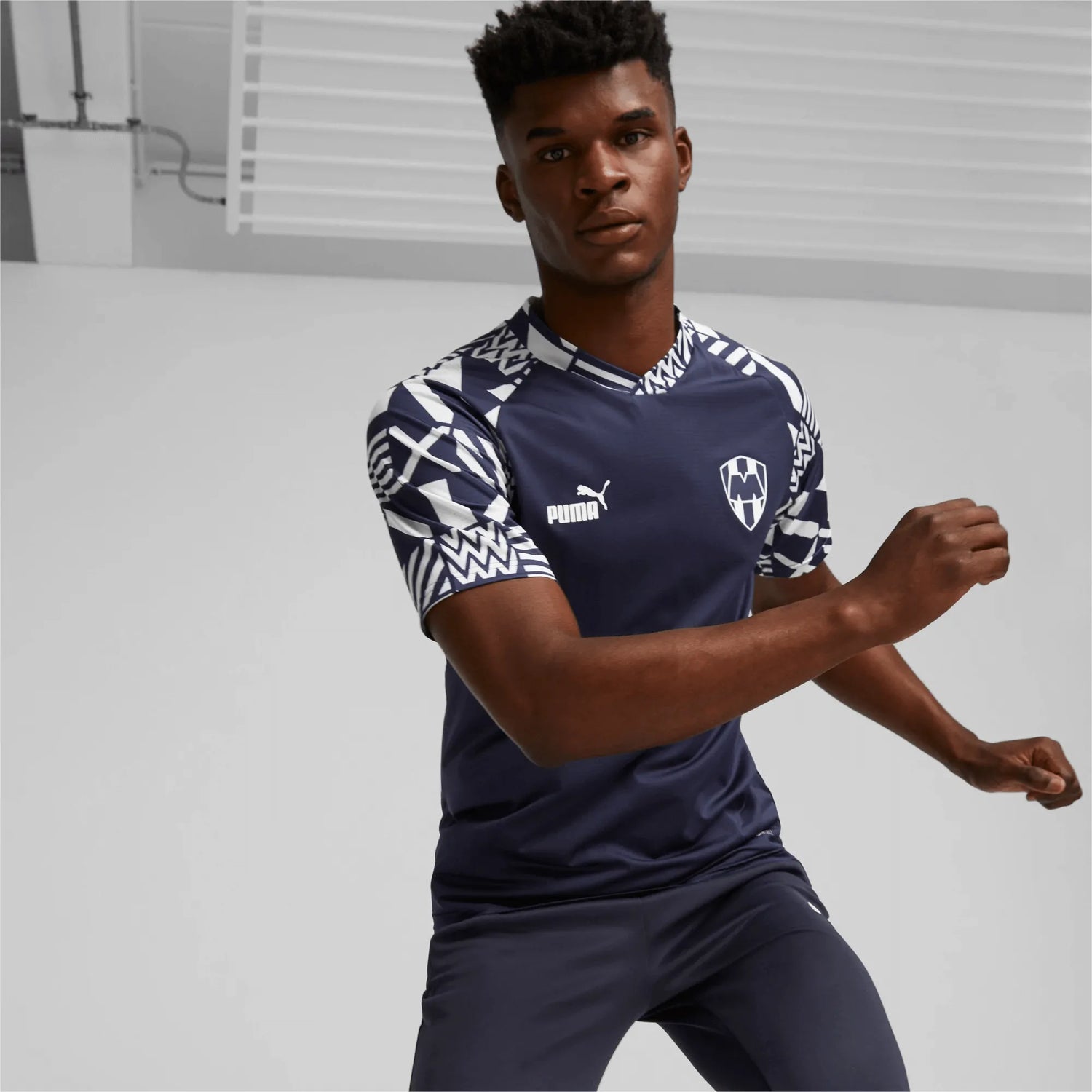 Puma 2022-23 Monterrey Pre-Match Jersey - Peacoat-White (Model - Front)