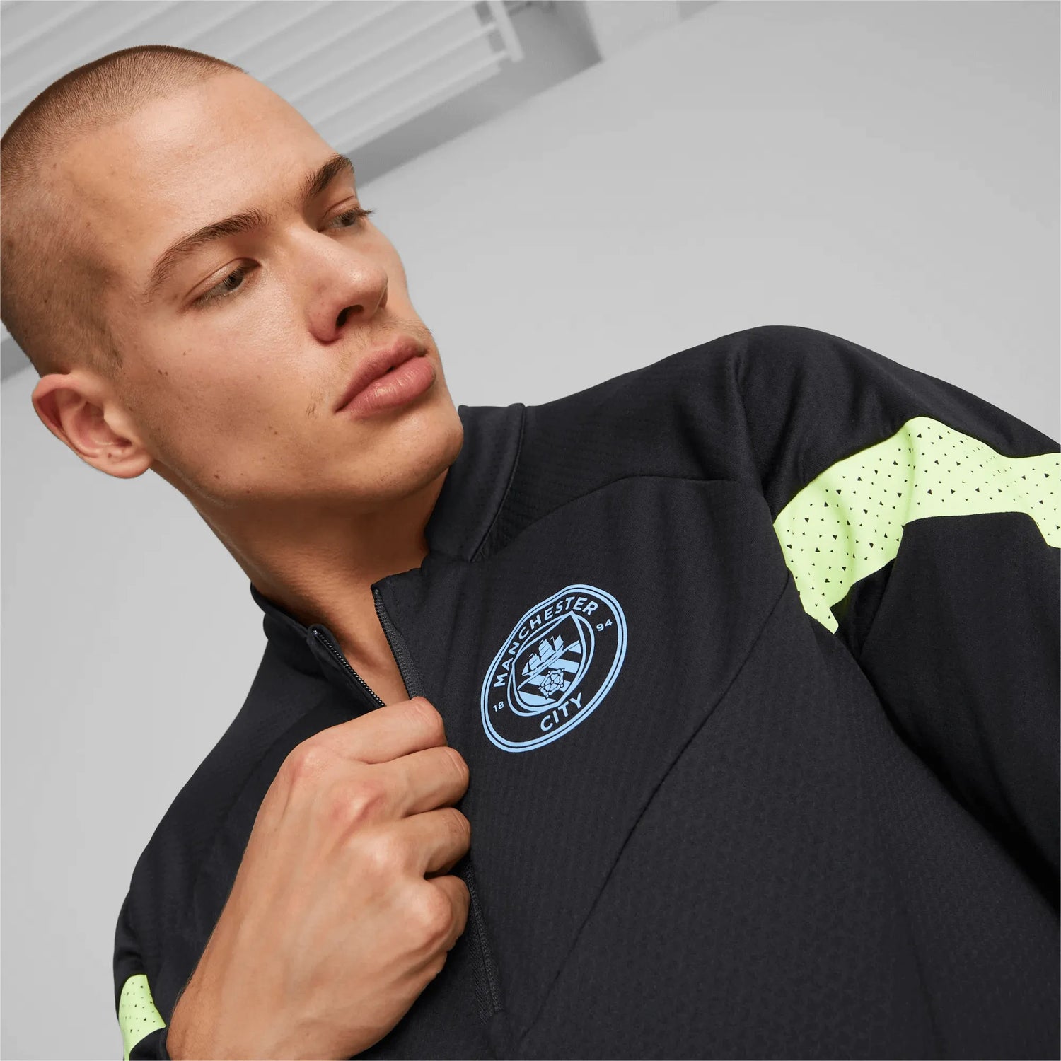 Puma 2022-23 Manchester City Quarter Zip Training Top - Puma Black-Fizzy Light (Detail 1)