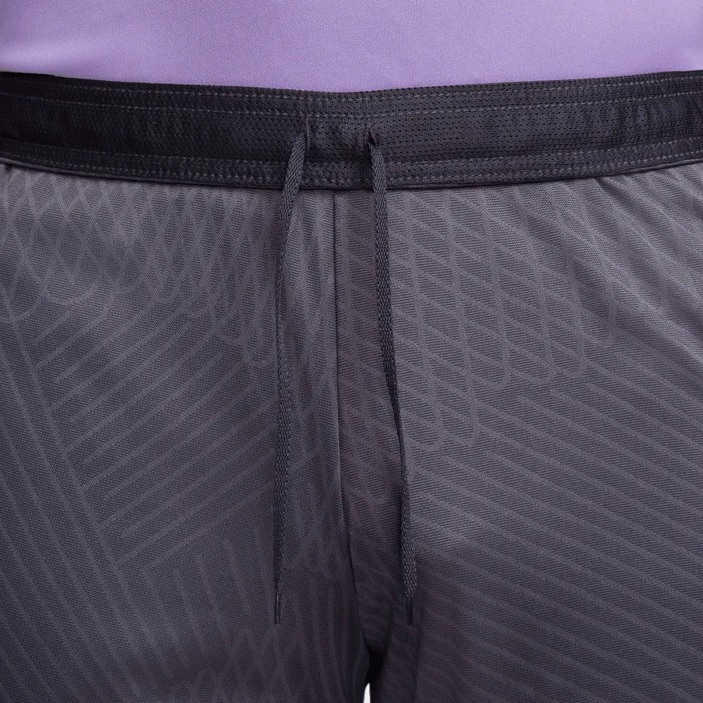 Nike 2023-24 Liverpool Men's Strike Shorts (Detail 1)