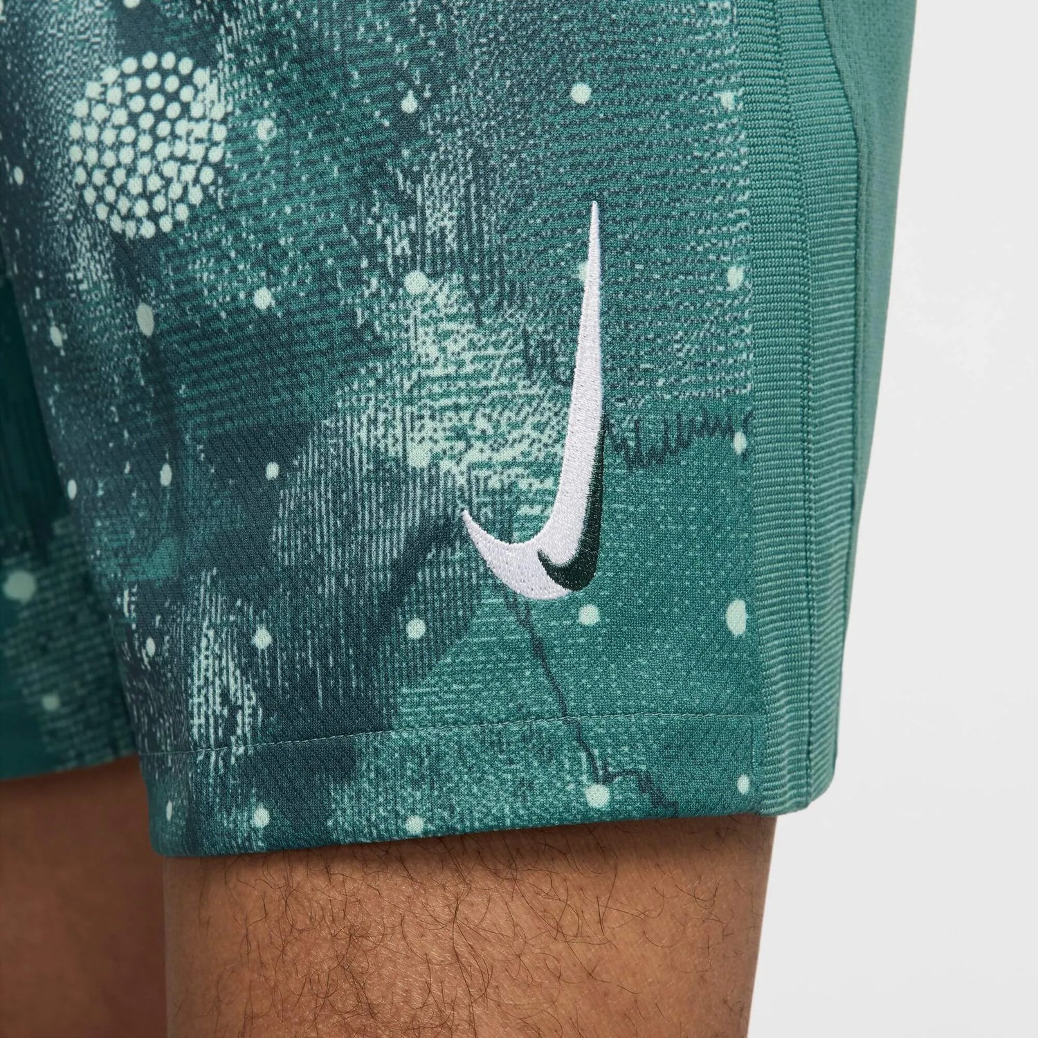 Nike 2024-25 Tottenham Men's Stadium Third Shorts (Detail 2)