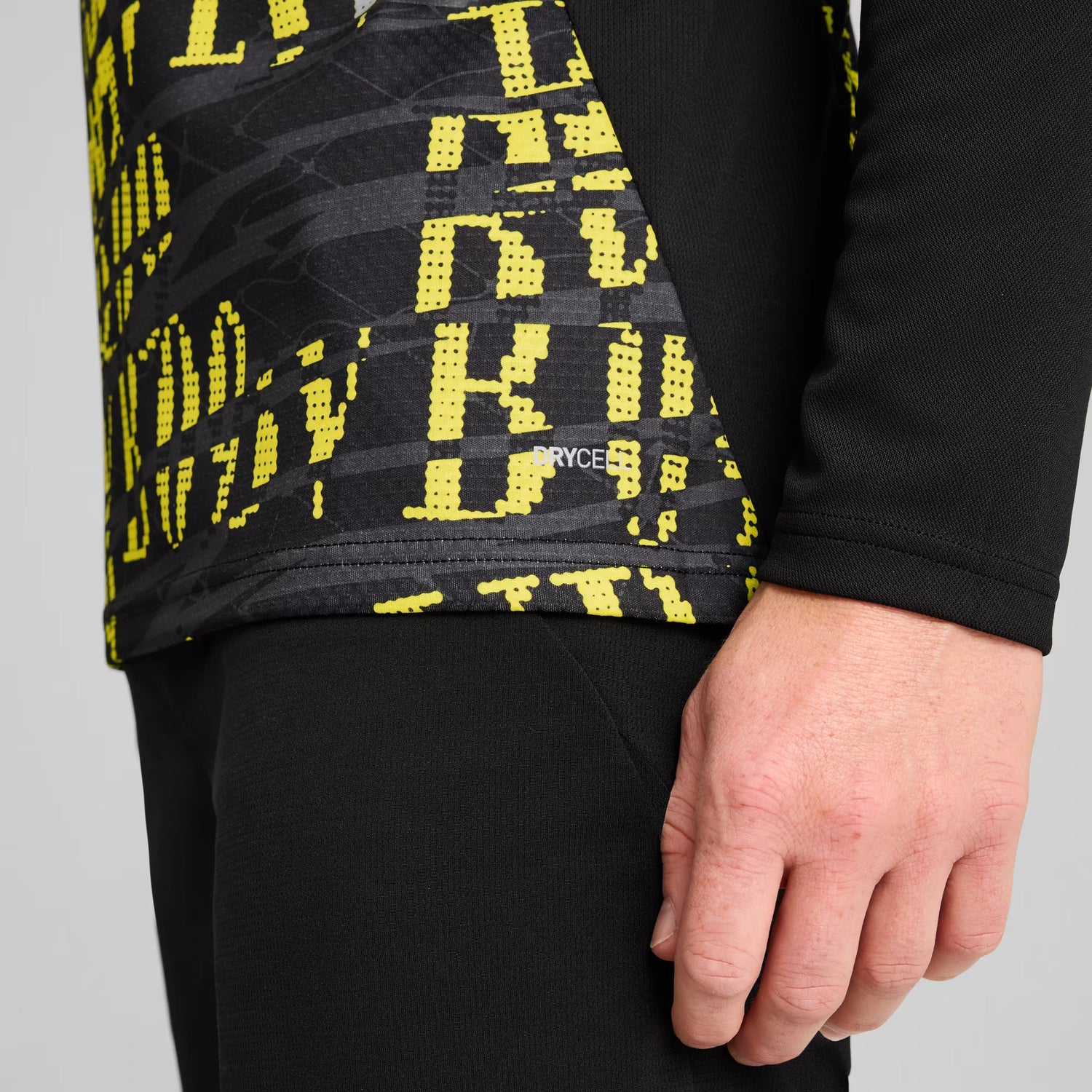 Puma 2025 Borussia Dortmund Mens Prematch Quarter Zip Top (Detail 2)