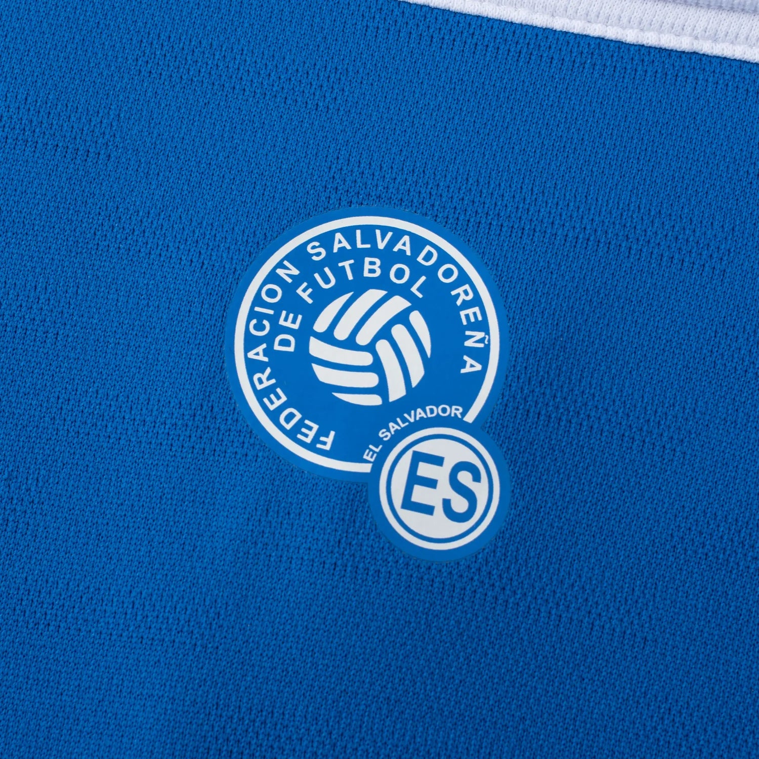 Umbro 2025-26 El Salvador Men's Stadium Home Long-Sleeve Soccer Jersey (Detail 3)