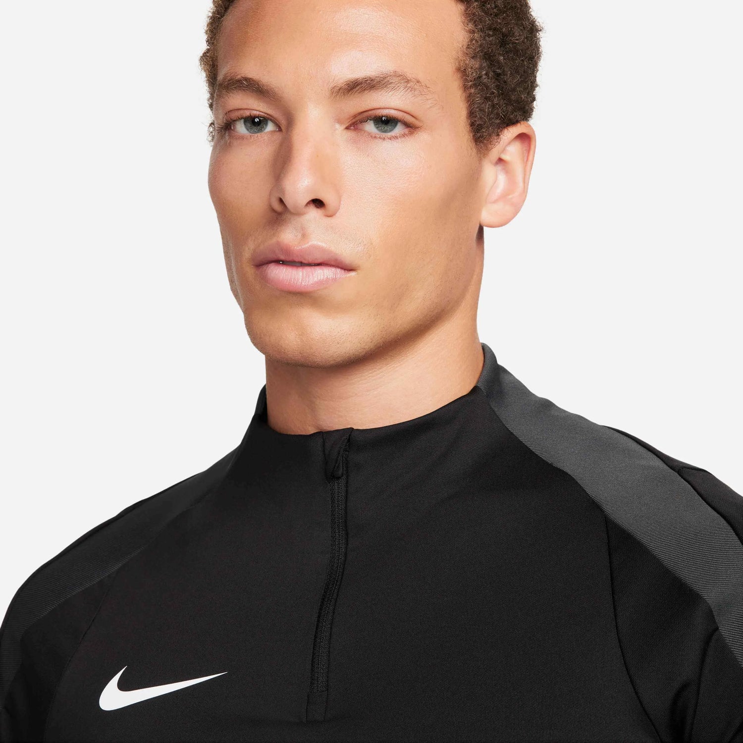 Nike Men's Strike Quarter-Zip Drill Top (Detail 1)