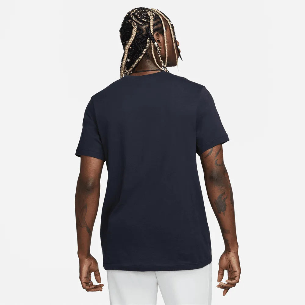 Nike 2023-24 Chelsea Men's Crest Tee (Model - Back)