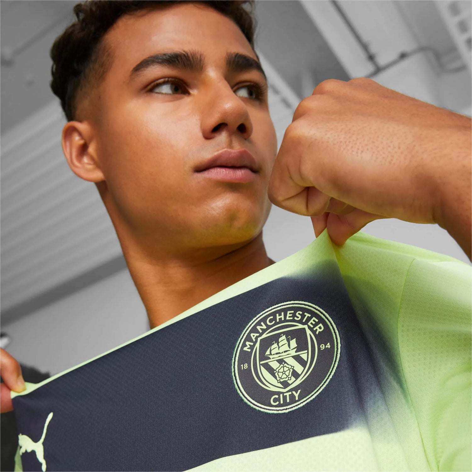 Puma 2022-23 Manchester City Third Jersey - Fizzy Light-Parisian Night (Detail 1)