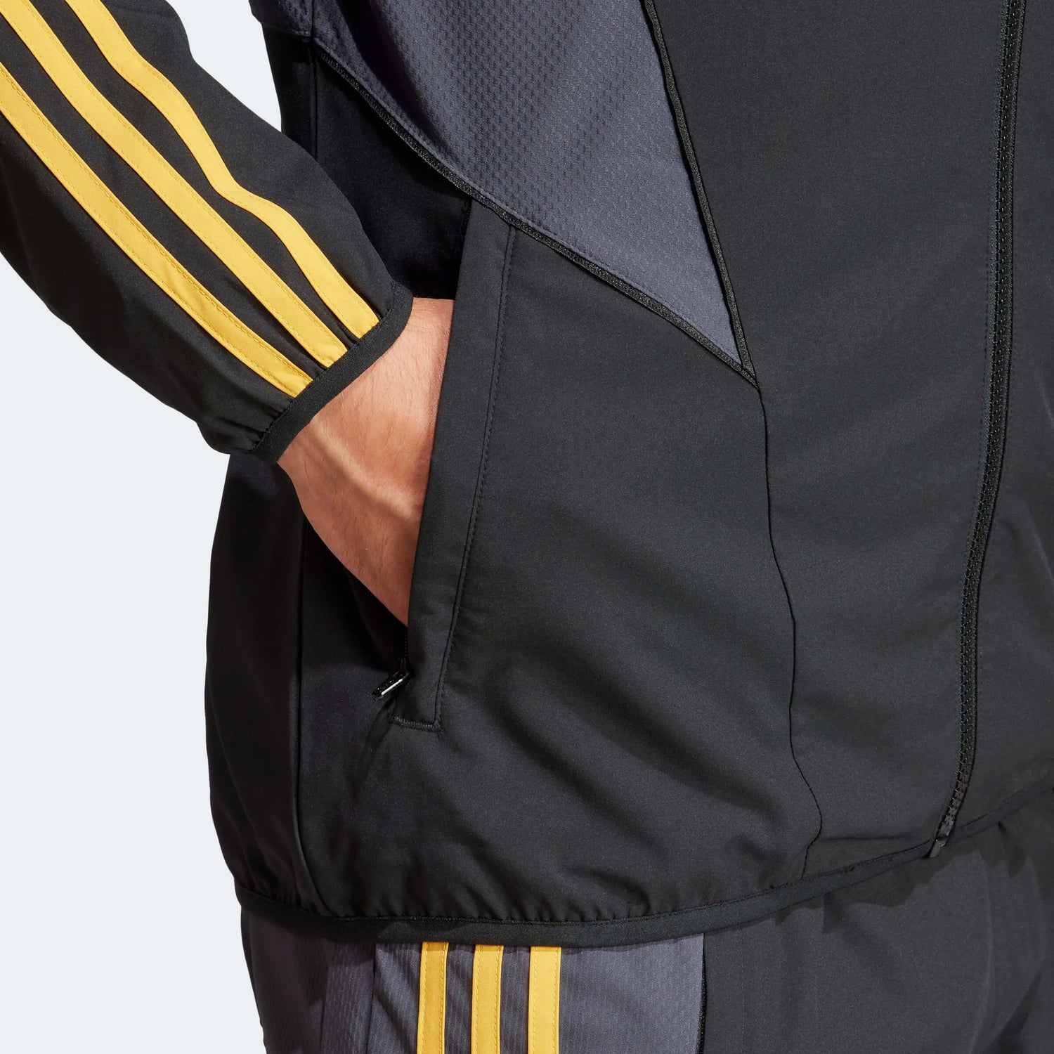 adidas 2023-24 Real Madrid Men's EU Anthem Jacket (Detail 2)