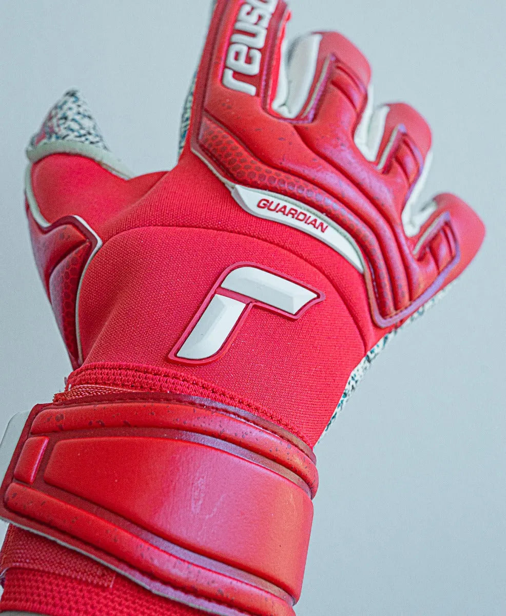 Reusch Attrakt Fusion Guardian Goalkeeper Gloves - Red-White (Detail 2)