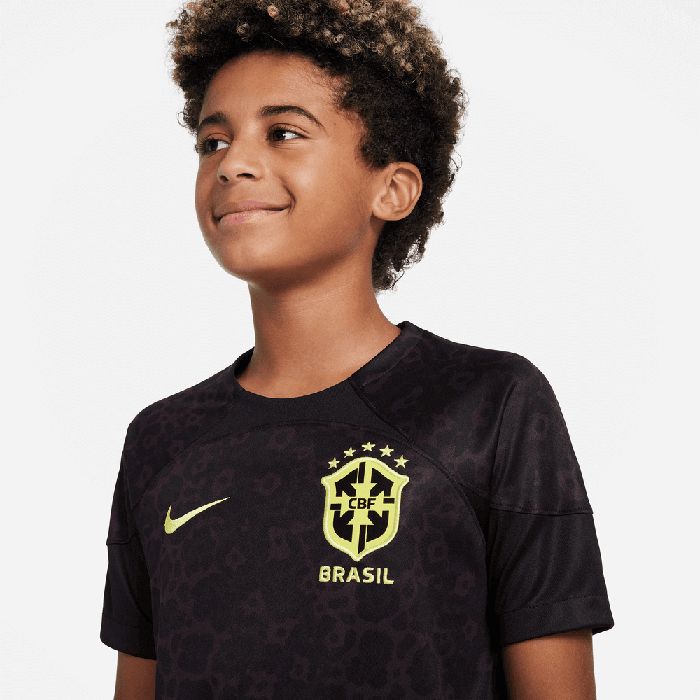 Super Punch: All-black Brazil national team jersey  Black nikes,  Activewear inspiration, Football shirts