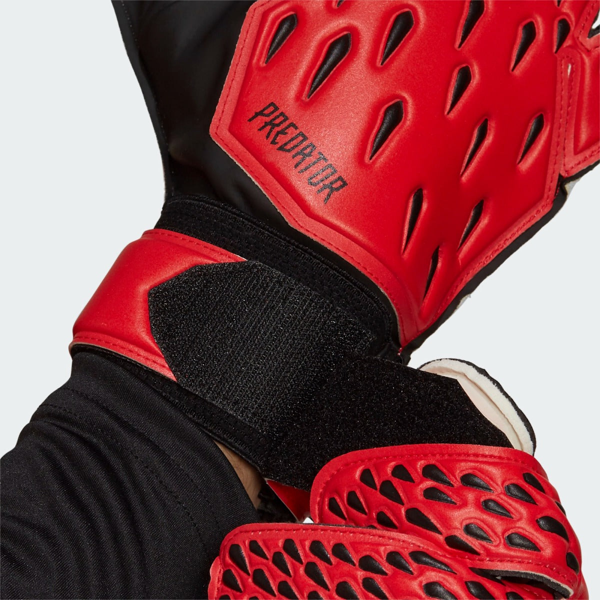 Adidas Predator Training Goalkeeper Gloves - Red-Black (Detail 1)